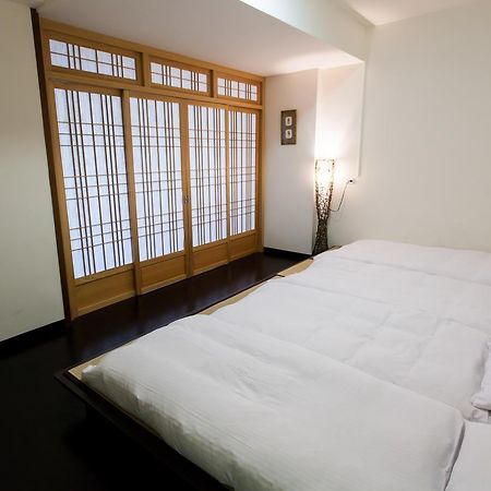 Eureka Bed and Breakfast Tainan Exteriör bild