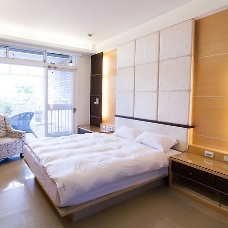 Eureka Bed and Breakfast Tainan Exteriör bild