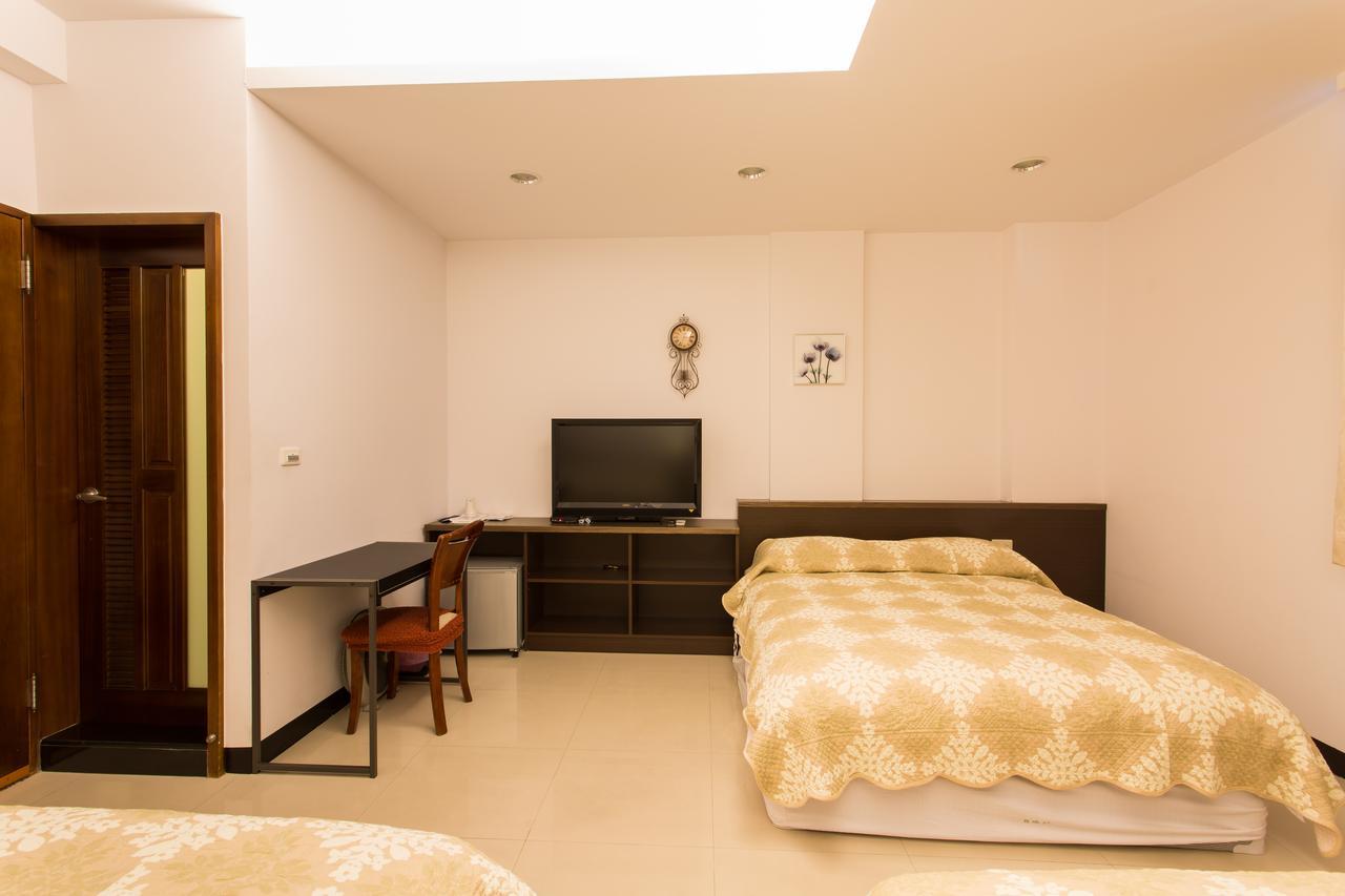 Eureka Bed and Breakfast Tainan Exteriör bild