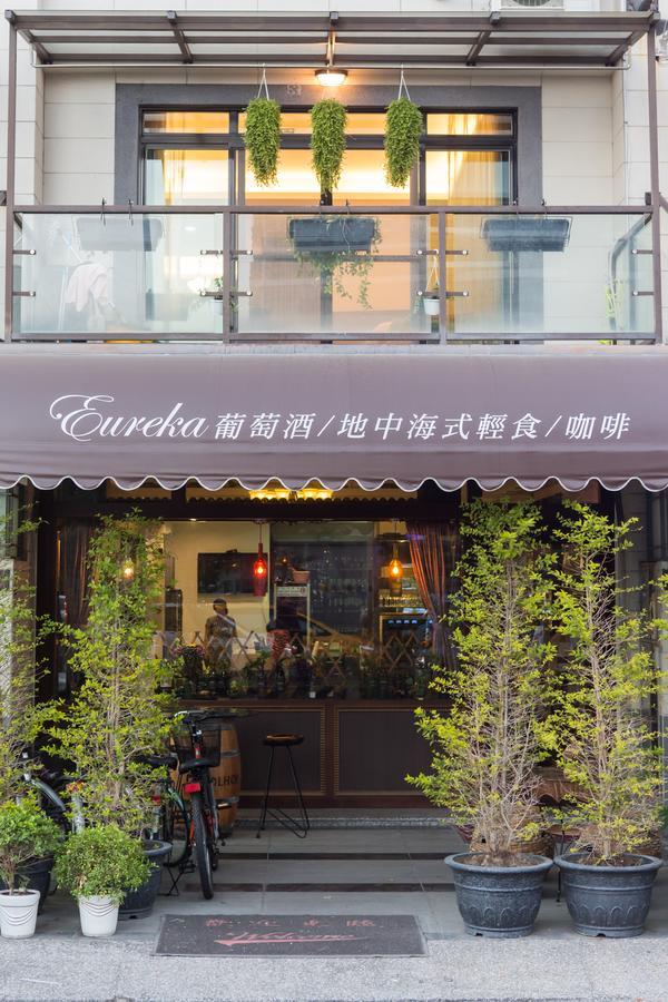 Eureka Bed and Breakfast Tainan Exteriör bild