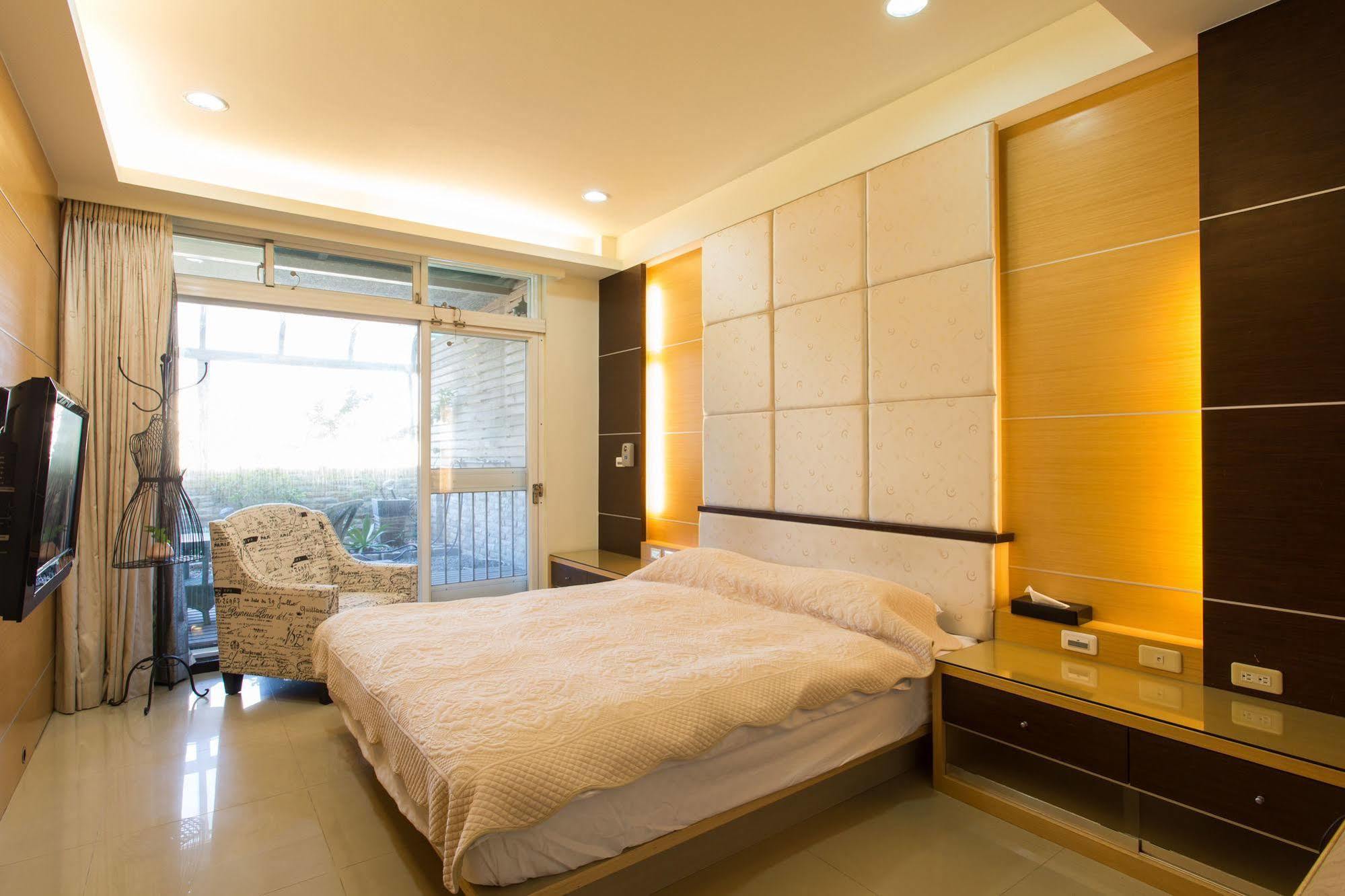 Eureka Bed and Breakfast Tainan Exteriör bild