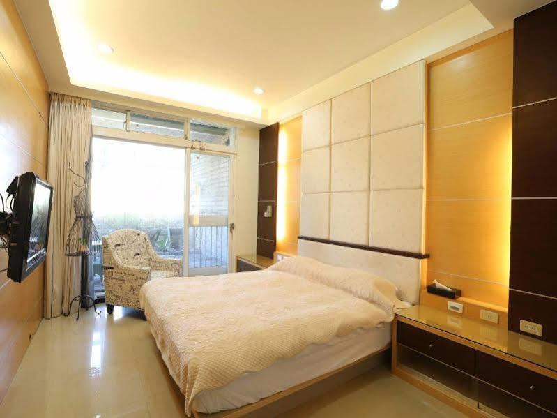 Eureka Bed and Breakfast Tainan Exteriör bild