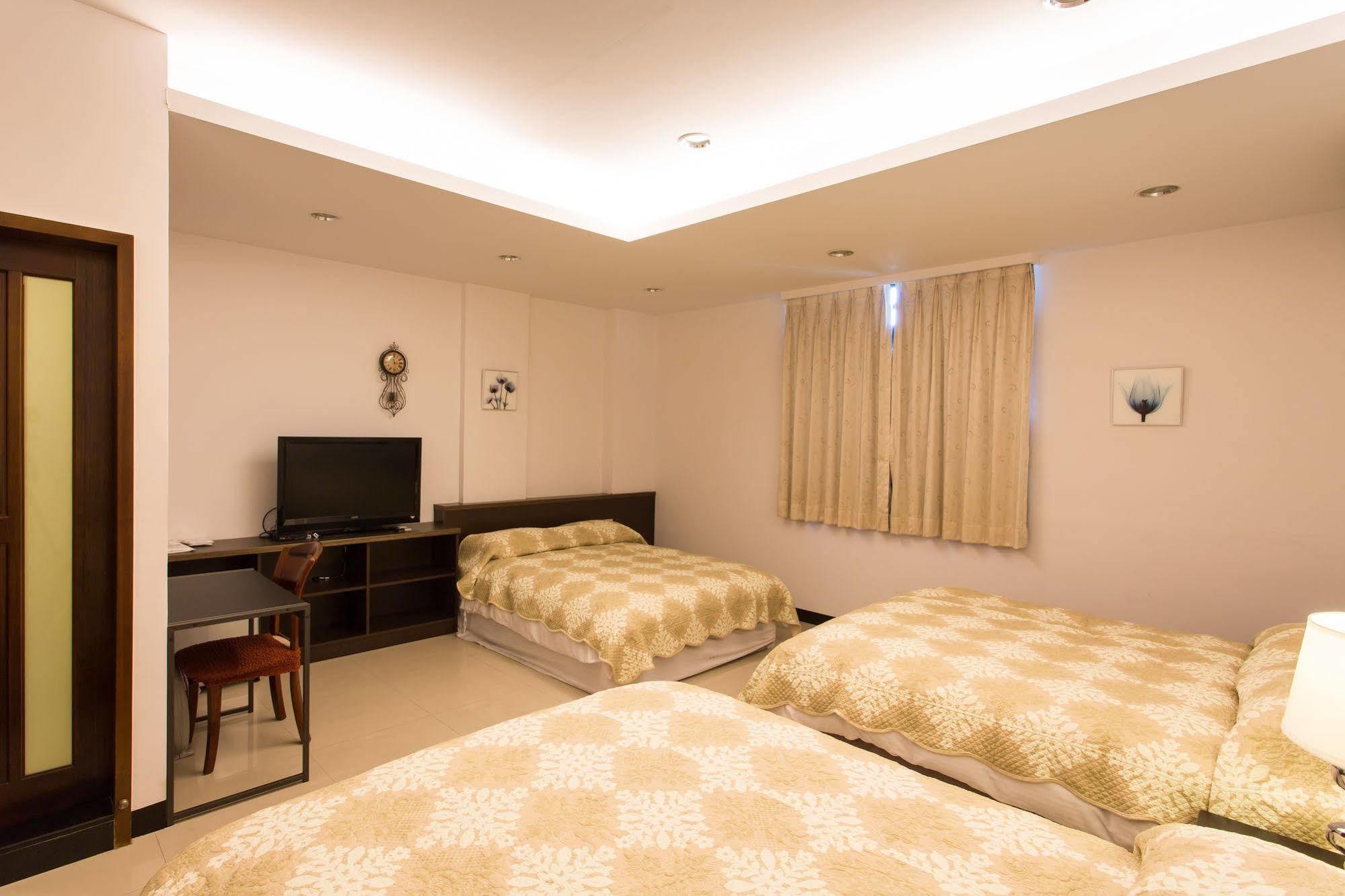 Eureka Bed and Breakfast Tainan Exteriör bild